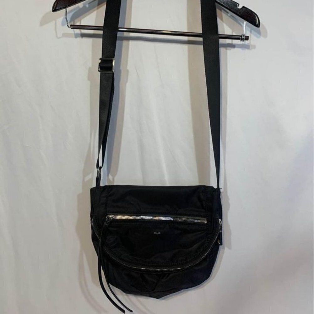 𝅺colab crossbody bag. New condition. 4 pockets. Silver zipper.